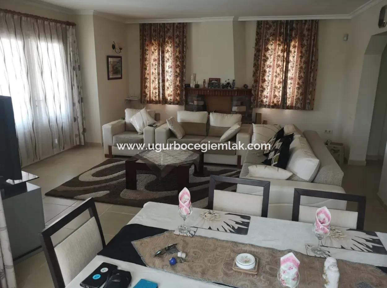 Dalaman Altıntas'da Havuzlu Eşyalı Villa