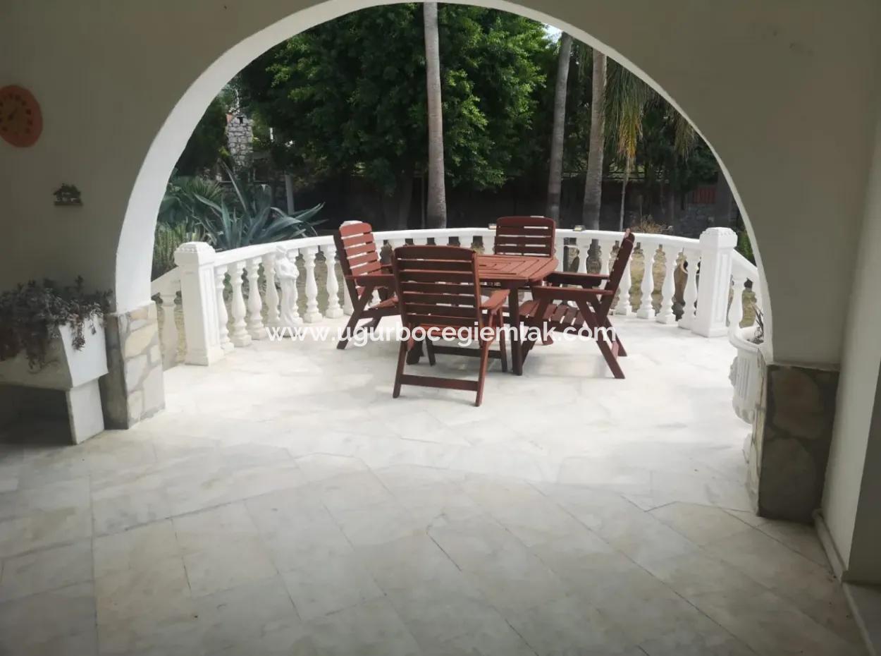 Karaçalı Mahallesinde Yarı Dubleks Villa Satılık