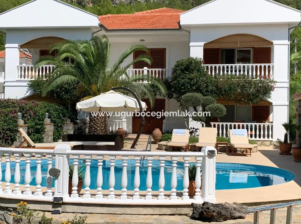 Dalaman, Akkaya Vadisi - Çarpıcı 4 Yatak Odalı Villa