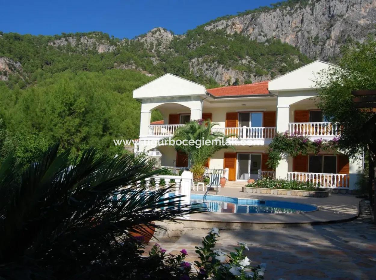 Dalaman, Akkaya Vadisi - Çarpıcı 4 Yatak Odalı Villa