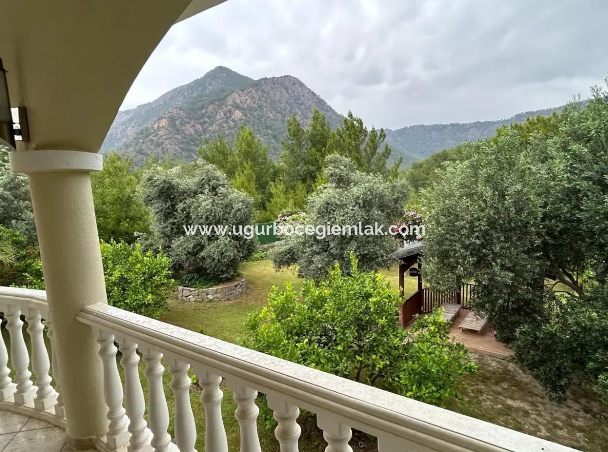 Akkayada 1500M2 Arsanın İçerisinde 2 Adet Satılık Villalar