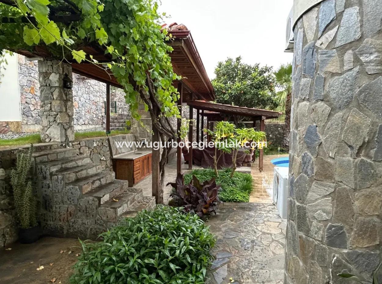 Akkayada 1500M2 Arsanın İçerisinde 2 Adet Satılık Villalar