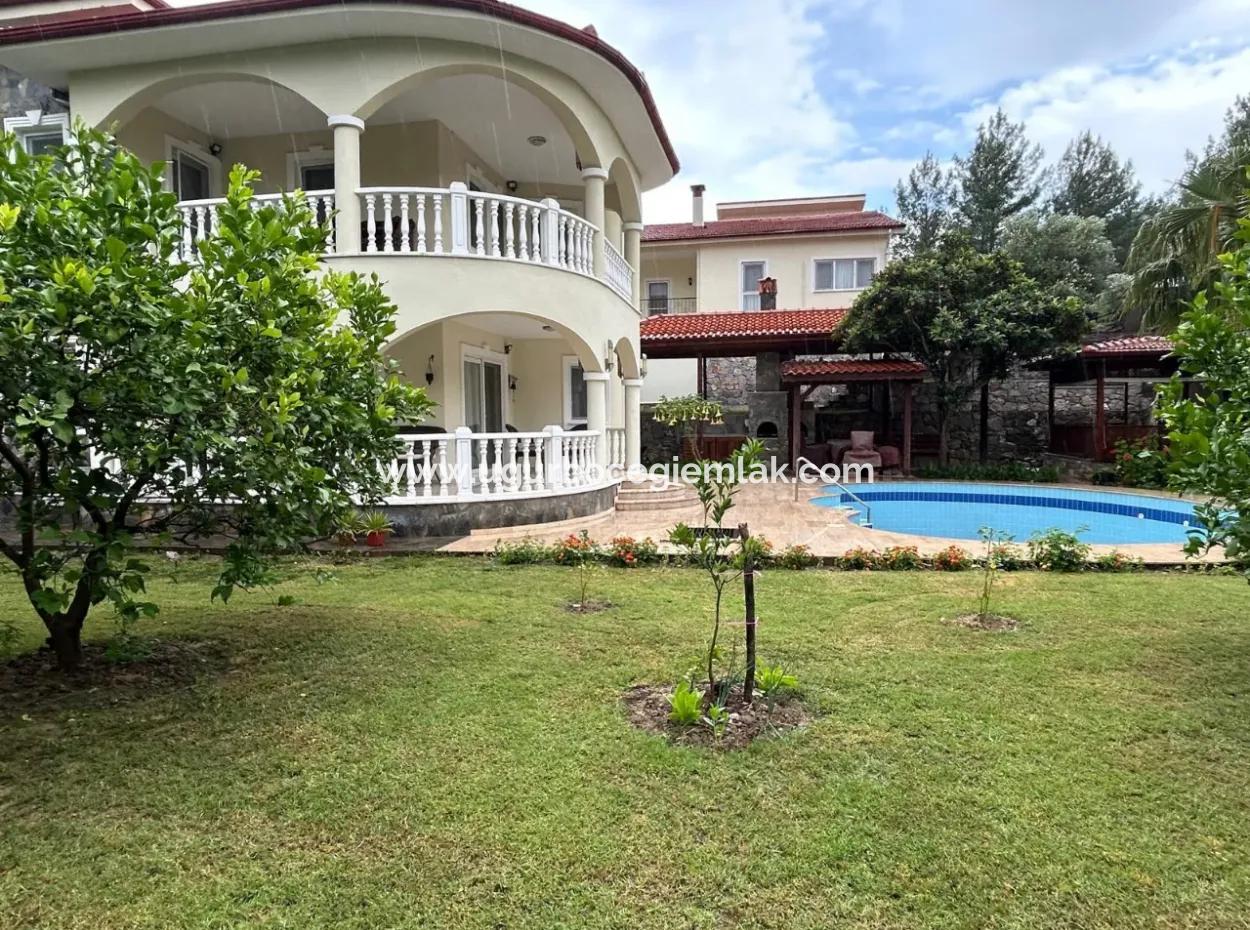 Akkayada 1500M2 Arsanın İçerisinde 2 Adet Satılık Villalar