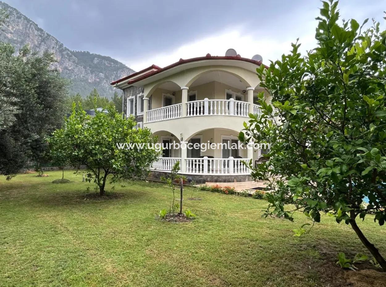 Akkayada 1500M2 Arsanın İçerisinde 2 Adet Satılık Villalar