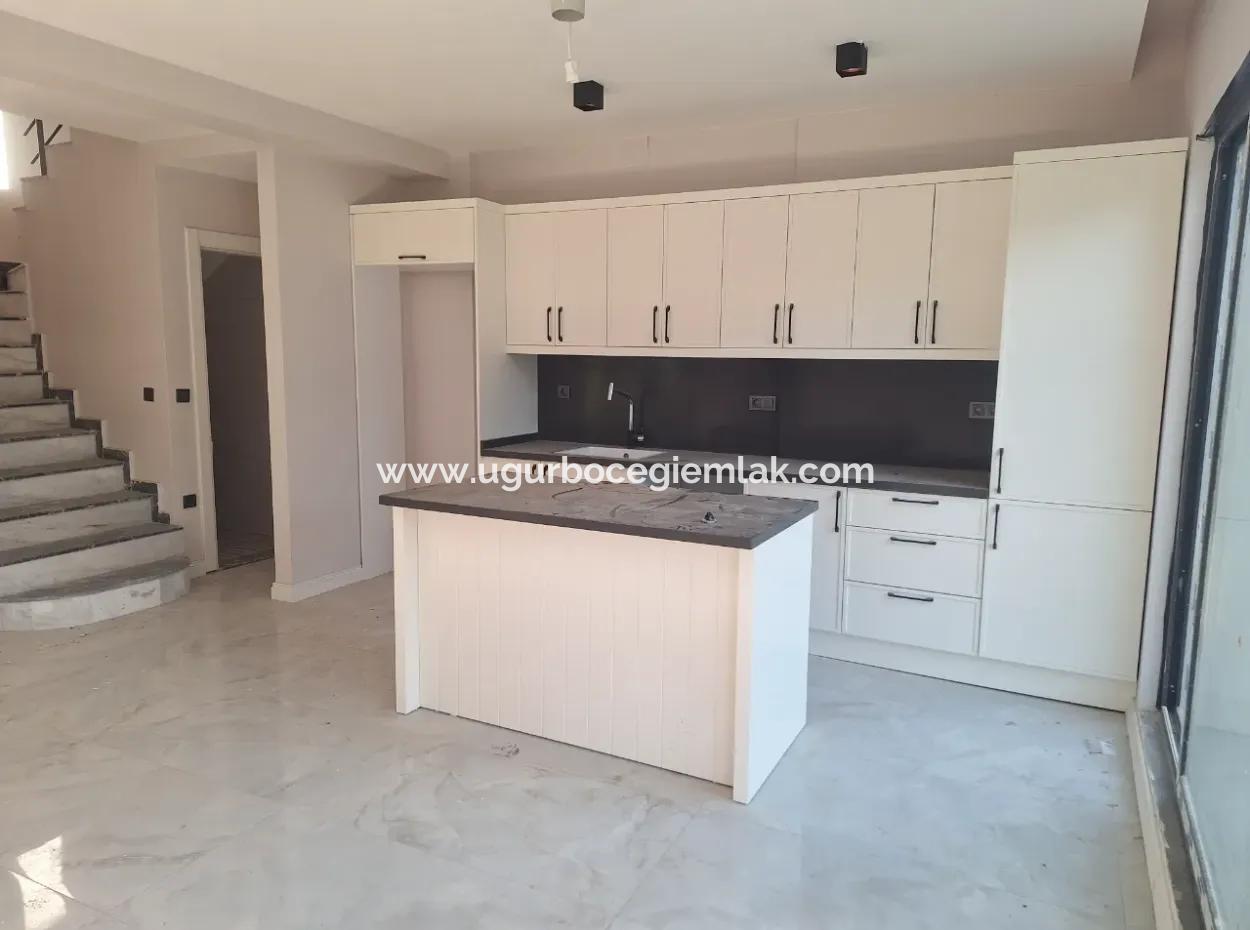 Karaçalı Da Site İçerisinde 3+1 Lüks İkiz Villa