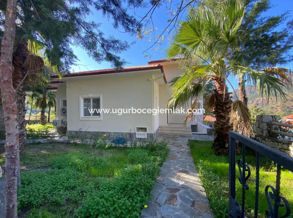 Dalaman Akkaya Vadisinde Muhteşem Mimarisiyle Satılık 5+2 Villa