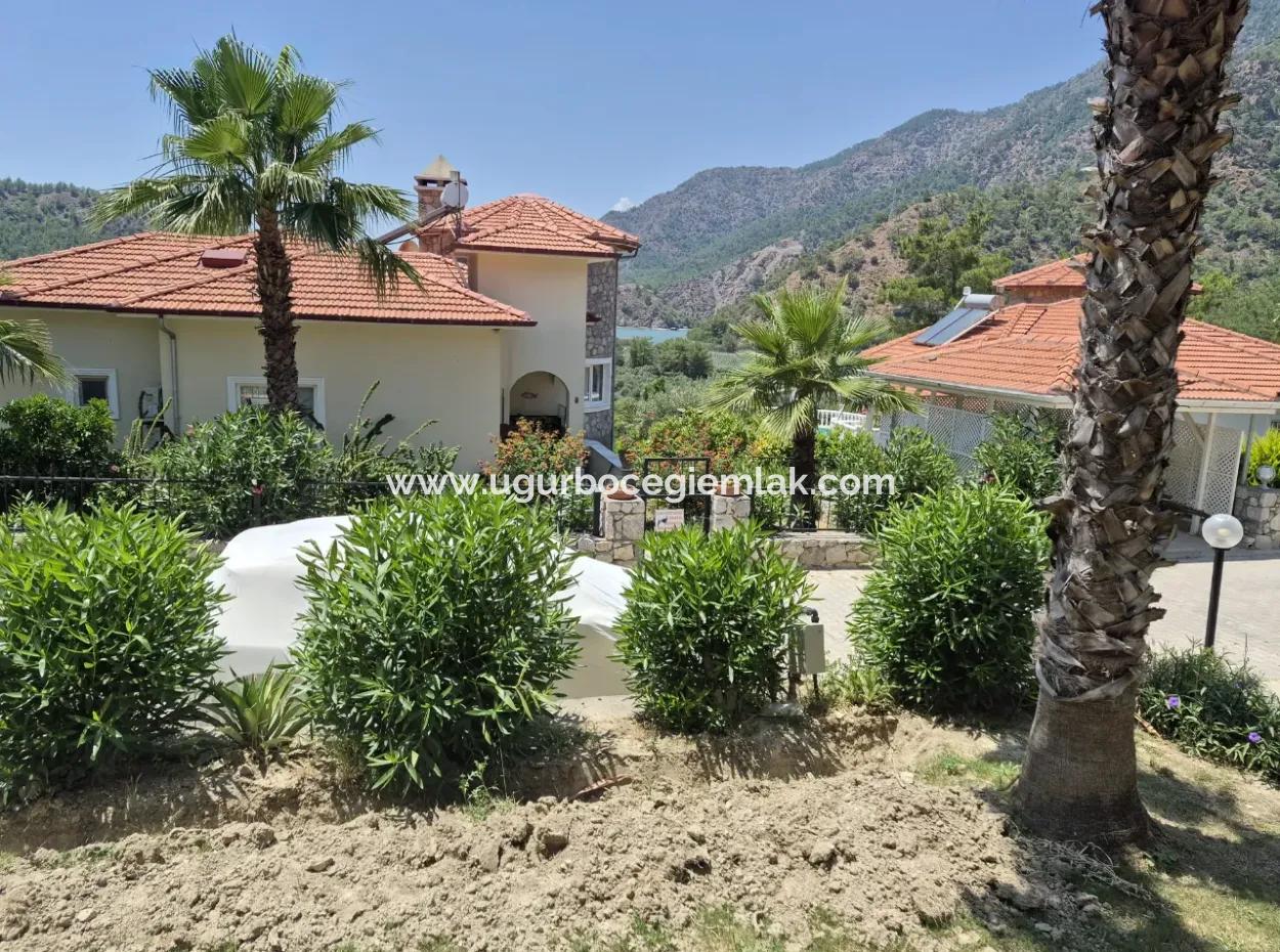 Dalaman Akkaya Vadisin De Doğa Huzurun Da Site İçerisin De 3+1 İkizsatılık Villa