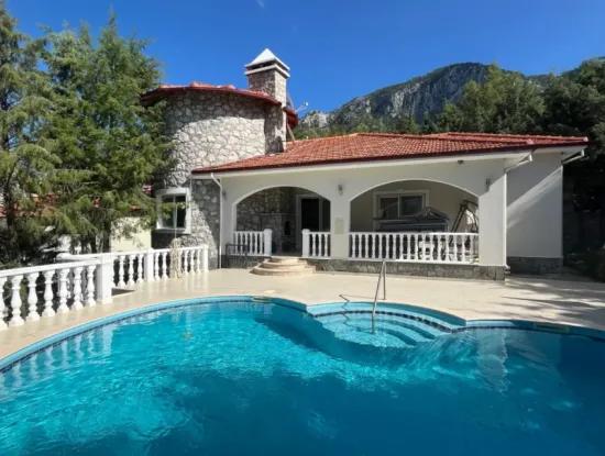 Dalaman Akkaya Vadisinde Muhteşem Mimarisiyle Satılık 5+2 Villa