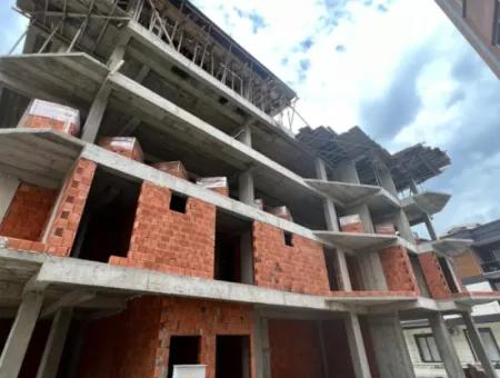 Dalaman Altıntas  Mahallesinde  İnşaattan  1+1 Satılık Daire