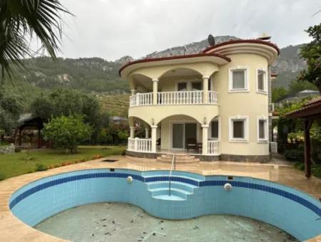 Akkayada 1500M2 Arsanın İçerisinde 2 Adet Satılık Villalar