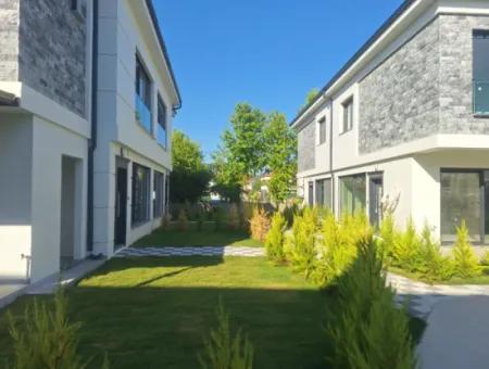 Karaçalı Da Site İçerisinde 3+1 Lüks İkiz Villalar