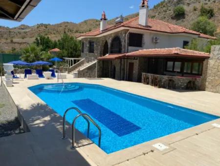 Dalaman 'In Gözde Bölgesi Atakentte 4+1 Satılık Villa