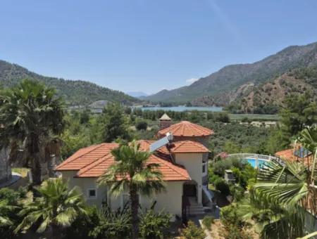 Dalaman Akkaya Vadisin De Doğa Huzurun Da Site İçerisin De 3+1 İkizsatılık Villa