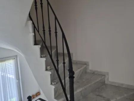 Dalaman Akkaya Vadisin De Doğa Huzurun Da Site İçerisin De 3+1 İkizsatılık Villa
