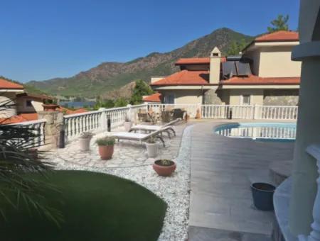 Dalaman, Akkaya Vadisi - Şık 4 Yataklı Villa