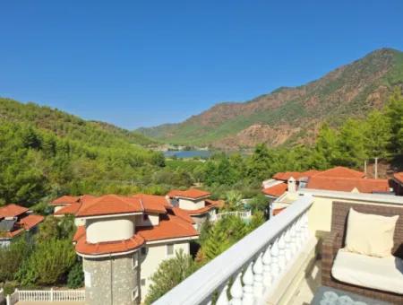 Dalaman, Akkaya Vadisi - Şık 4 Yataklı Villa